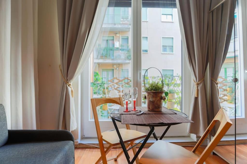 Porta Nuova Moscova: Cozy Apartment Near Duomo! มิลาน ภายนอก รูปภาพ